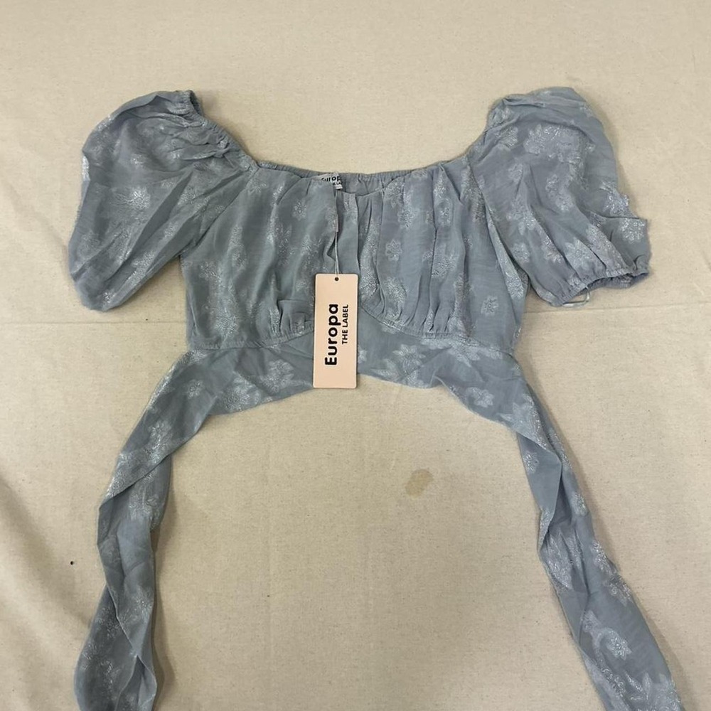 Dusty blue floral tie-front crop top